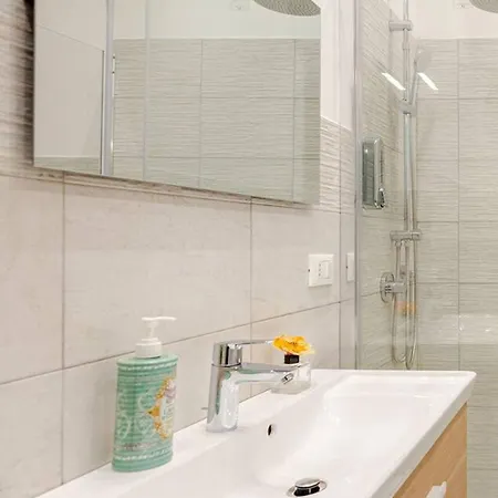 Apartment Lascaris 11 *