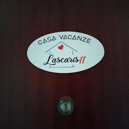Lascaris 11 *